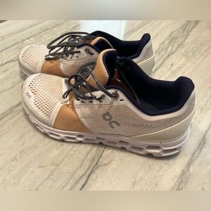 On Cloudstratus Almond/White Size 9